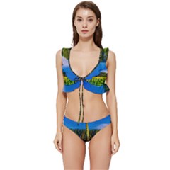 Different Grain Growth Field Low Cut Ruffle Edge Bikini Set by Ravend