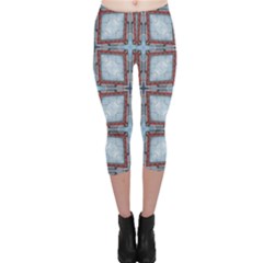 Pattern-cross-geometric-shape Capri Leggings  by Bedest