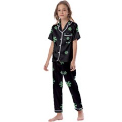 I Love Guitars In Pop Arts Blooming Style Kids  Satin Short Sleeve Pajamas Set by pepitasart