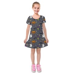 Halloween Bat Pattern Kids  Short Sleeve Velvet Dress by Ndabl3x