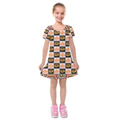 Chess Halloween Pattern Kids  Short Sleeve Velvet Dress by Ndabl3x