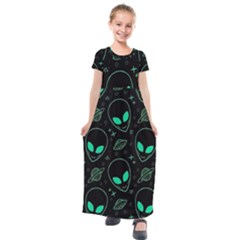 Alien Green Black Pattern Kids  Short Sleeve Maxi Dress by Ndabl3x