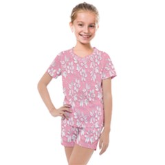 Pink Texture With White Flowers, Pink Floral Background Kids  Mesh T-shirt And Shorts Set