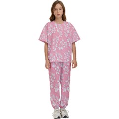 Pink Texture With White Flowers, Pink Floral Background Kids  T-shirt And Pants Sports Set