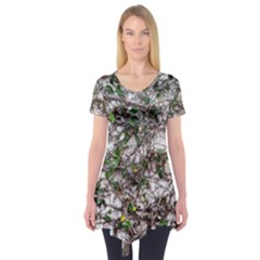 Climbing Plant At Outdoor Wall Short Sleeve Tunic 