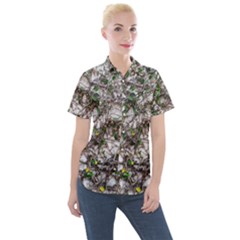 Climbing Plant At Outdoor Wall Women s Short Sleeve Pocket Shirt