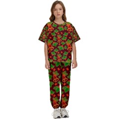 Christmas Pattern Kids  T-shirt And Pants Sports Set by Pakjumat