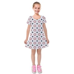 Tile Pattern Design Flowers Kids  Short Sleeve Velvet Dress by Pakjumat