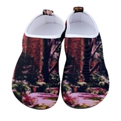 Hot Day In  Dallas-6 Kids  Sock-style Water Shoes by bestdesignintheworld