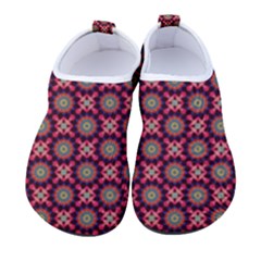 Kaleidoscope Seamless Pattern Women s Sock-style Water Shoes