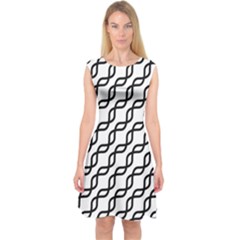 Diagonal Stripe Pattern Capsleeve Midi Dress by Apen