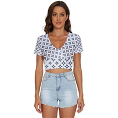 Star Curved Pattern Monochrome V-neck Crop Top by Pakjumat