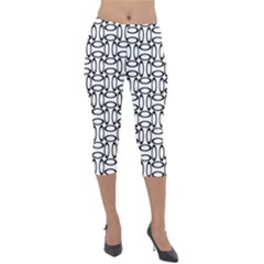 Ellipse Pattern Ellipse Dot Pattern Lightweight Velour Capri Leggings  by Apen