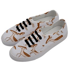 Seamless Deer Pattern Design Men s Classic Low Top Sneakers