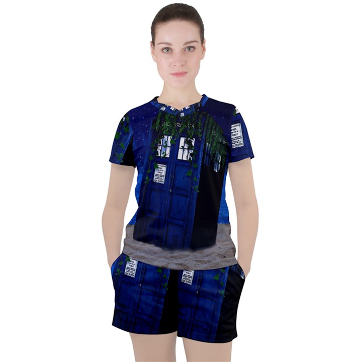 Stuck Tardis Beach Doctor Who Police Box Sci-fi Women s T-Shirt and Shorts Set