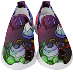 Graffiti Corazones Kingdom Saga Super Kids  Slip On Sneakers by Cemarart