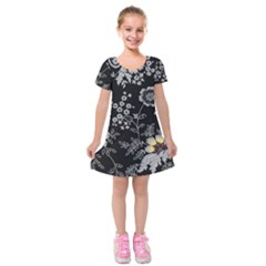 Black Background With Gray Flowers, Floral Black Texture Kids  Short Sleeve Velvet Dress