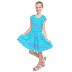 Wave Stripe Pattern Design Aqua Kids  Short Sleeve Dress by Ndabl3x