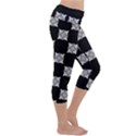 Floral Pattern Repeat Seamless Capri Yoga Leggings View3