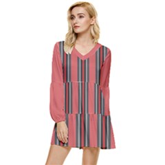 Rosa Grau Streifen Tiered Long Sleeve Mini Dress by 2607694c