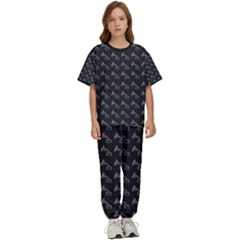 Vintage Turntable Graphic Motif Seamless Pattern Black Backgrond Kids  T-shirt And Pants Sports Set