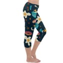 Seamless-pattern-with-breakfast-symbols-morning-coffee Capri Yoga Leggings View3