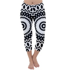 Circular Concentric Radial Symmetry Abstract Capri Winter Leggings 