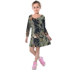 Realtree Camo Seamless Pattern Camo Hunting Kids  Long Sleeve Velvet Dress by Perong