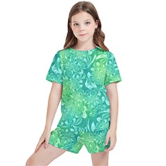 Retro Flower Pattern Design Batik Kids  T-shirt And Sports Shorts Set