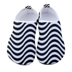 Black White Wave Pattern Wavy Water Seamless Women s Sock-style Water Shoes