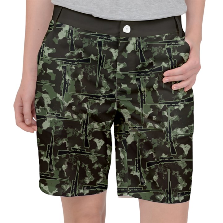 Precision Pursuit: Hunting Motif Camouflage Pattern Women s Pocket Shorts