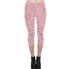 Pink Retro Texture With Circles, Retro Circles Background, Capri Leggings  by kyorashop23