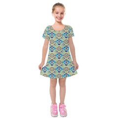 A Blue And Green Pattern On A Green Background Kids  Short Sleeve Velvet Dress