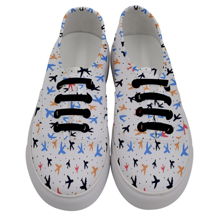 Cute airplanes planes Men s Classic Low Top Sneakers