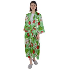 Strawberries Pattern Seamless Maxi Satin Kimono