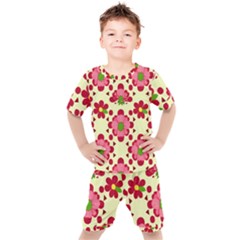 Retro 1960s Flowers Pattern 4 Kids  T-shirt And Shorts Set by patterns123