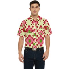 Retro 1960s Flowers Pattern 4 Men s Short Sleeve Pocket Shirt 