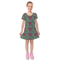 Retro 1880s Flowers Pattern 3 Kids  Short Sleeve Velvet Dress