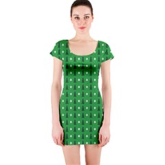 Green Christmas Tree Pattern Background Short Sleeve Bodycon Dress by Paksenen