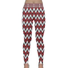 A Red And Black Zigzag Pattern On A White Background Classic Yoga Leggings