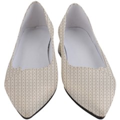 A White Background With A Brown Pattern On It Women s Block Heels 