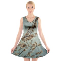 Dreamy Nature Motif V-neck Sleeveless Dress