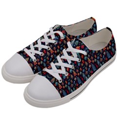 Vintage Style Christmas Decoration Pattern Motif Women s Low Top Canvas Sneakers