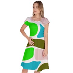 Geometric Bricks    Classic Short Sleeve Dress