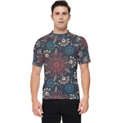 Retro Texture With Orange Flowers Floral Men s Short Sleeve Rash Guard