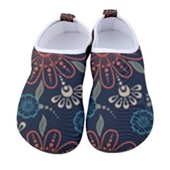 Retro Texture With Orange Flowers Floral Men s Sock-style Water Shoes