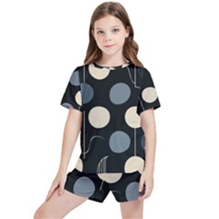 A Minimalist Pattern With Simple Lines And Shapes, Creating A Clean And Modern Aesthetic 03 Kids  T-shirt And Sports Shorts Set