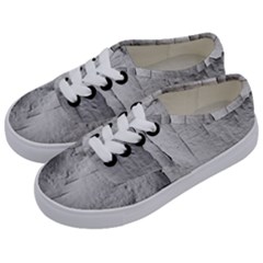 Wall With Cracked White Paint Texture Kids  Classic Low Top Sneakers