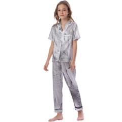 Wall With Cracked White Paint Texture Kids  Satin Short Sleeve Pajamas Set