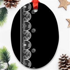 Strawberry Lace White With Black Ceramic Ornament (oval)